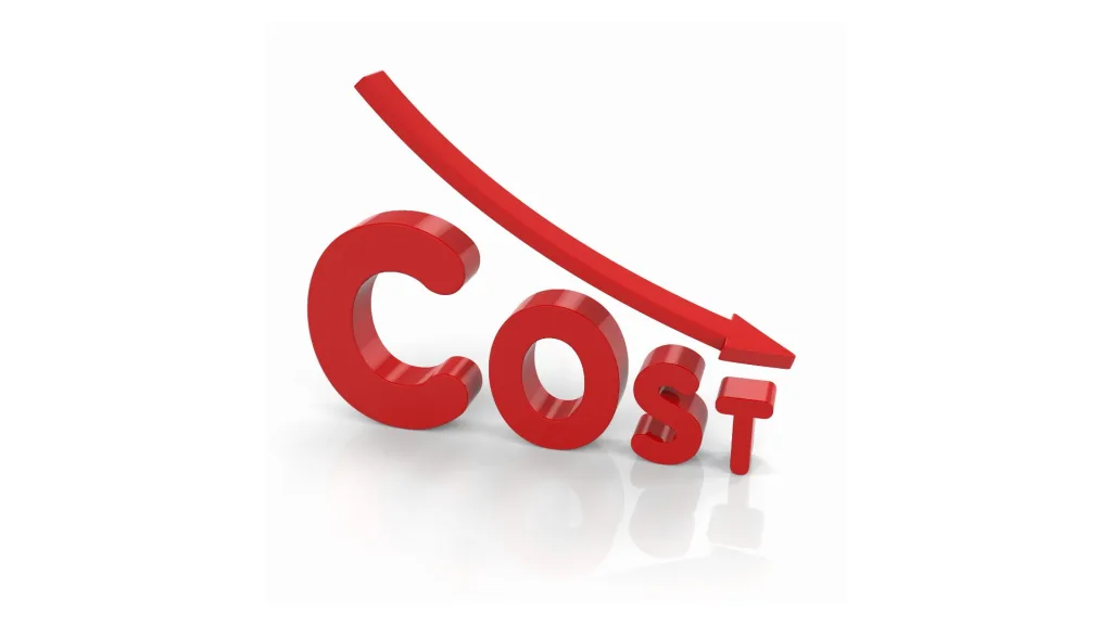 赤い「Cost」という文字の上を、右肩下がりの赤い矢印が横切っている3Dイラスト